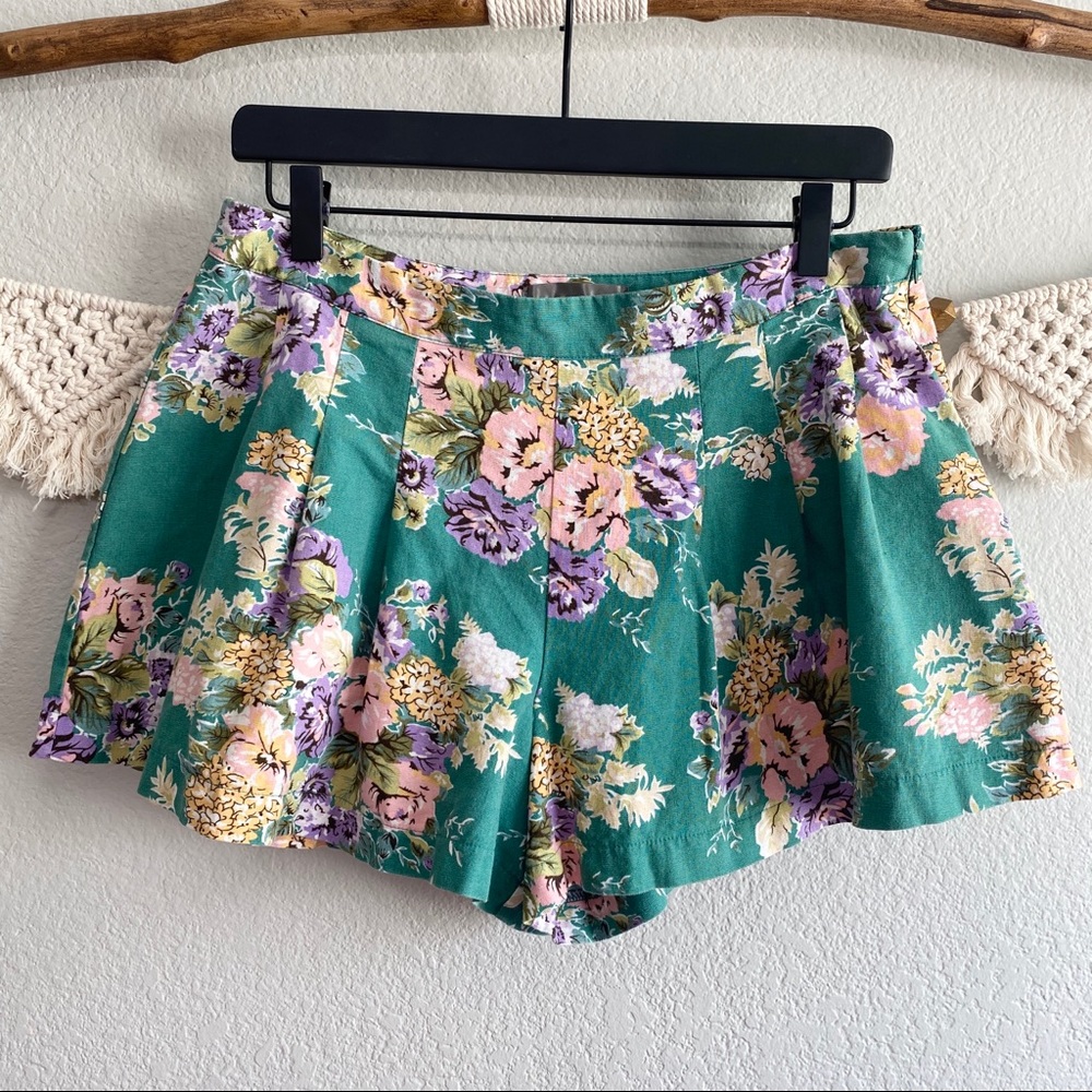 Love 21 - M - linen and cotton floral shorts